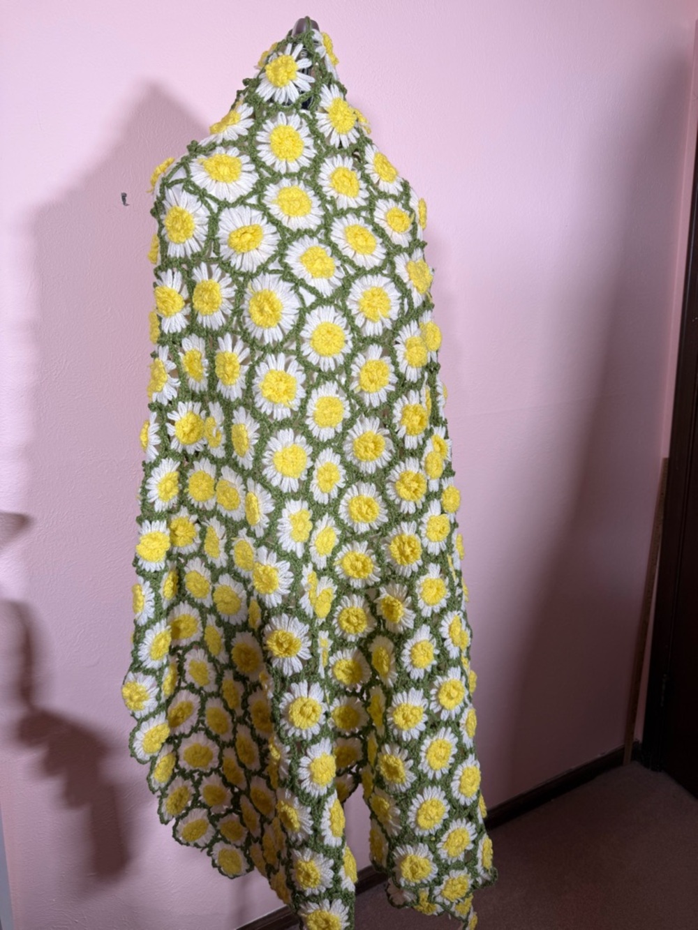 Vintage Handmade Yellow white Daisies Avocado Green Crocheted Throw Blanket - Picture 5 of 17
